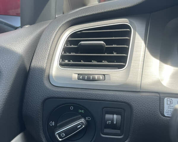 Красный Фольксваген Гольф, объемом двигателя 2 л и пробегом 67 тыс. км за 18000 $, фото 57 на Automoto.ua