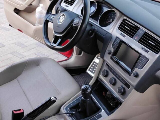 Фольксваген Гольф 2015 в Полтаве на Automoto.ua Красный Фольксваген Гольф, объемом двигателя 2 л и пробегом 133 тыс. км за 11250 $, фото 9 на Automoto.ua