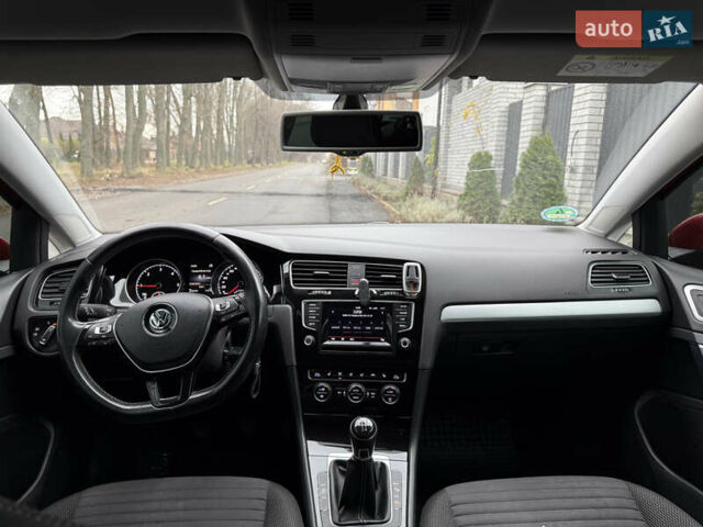 Красный Фольксваген Гольф, объемом двигателя 1.6 л и пробегом 233 тыс. км за 11500 $, фото 23 на Automoto.ua