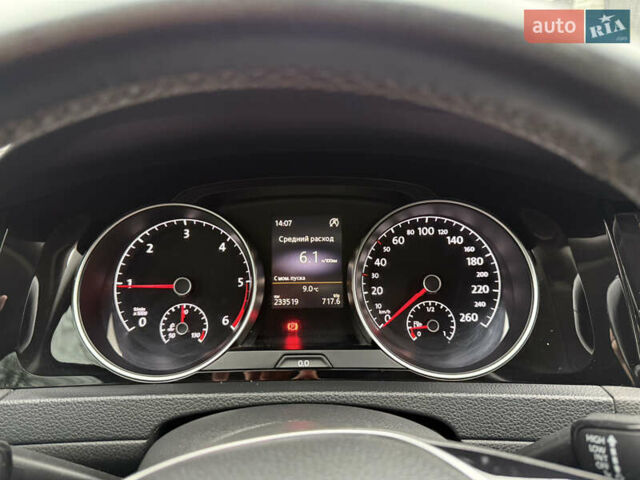 Красный Фольксваген Гольф, объемом двигателя 1.6 л и пробегом 233 тыс. км за 11500 $, фото 24 на Automoto.ua