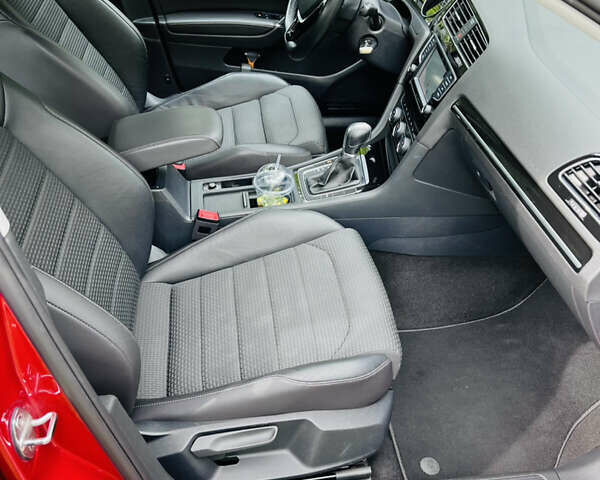 Красный Фольксваген Гольф, объемом двигателя 1.6 л и пробегом 293 тыс. км за 12100 $, фото 20 на Automoto.ua