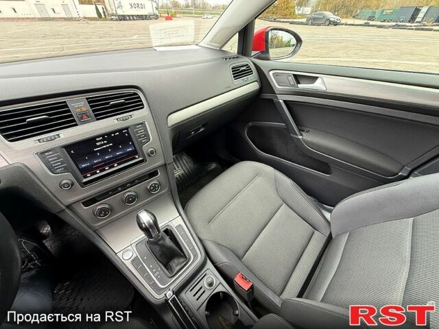 Червоний Фольксваген Гольф, об'ємом двигуна 2 л та пробігом 100 тис. км за 13300 $, фото 10 на Automoto.ua