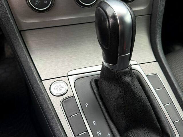 Червоний Фольксваген Гольф, об'ємом двигуна 2 л та пробігом 100 тис. км за 13300 $, фото 11 на Automoto.ua