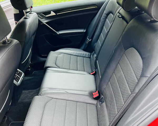 Красный Фольксваген Гольф, объемом двигателя 1.6 л и пробегом 293 тыс. км за 12100 $, фото 23 на Automoto.ua