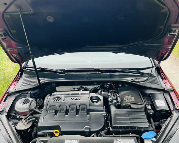 Красный Фольксваген Гольф, объемом двигателя 1.6 л и пробегом 293 тыс. км за 12100 $, фото 27 на Automoto.ua