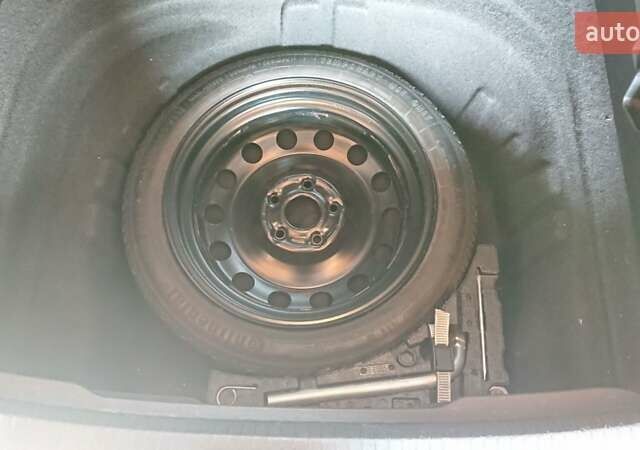 Красный Фольксваген Гольф, объемом двигателя 1.97 л и пробегом 273 тыс. км за 11900 $, фото 12 на Automoto.ua