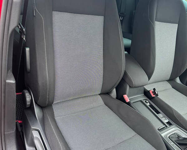 Красный Фольксваген Гольф, объемом двигателя 0 л и пробегом 198 тыс. км за 10500 $, фото 7 на Automoto.ua