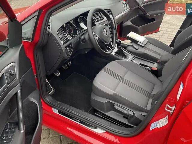 Красный Фольксваген Гольф, объемом двигателя 1.97 л и пробегом 273 тыс. км за 11900 $, фото 8 на Automoto.ua