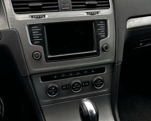 Красный Фольксваген Гольф, объемом двигателя 1.97 л и пробегом 268 тыс. км за 12700 $, фото 11 на Automoto.ua