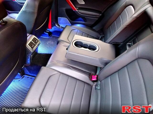 Червоний Фольксваген Гольф, об'ємом двигуна 2 л та пробігом 260 тис. км за 13500 $, фото 6 на Automoto.ua