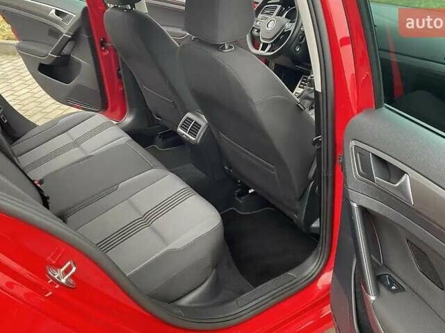 Красный Фольксваген Гольф, объемом двигателя 1.97 л и пробегом 273 тыс. км за 11900 $, фото 9 на Automoto.ua