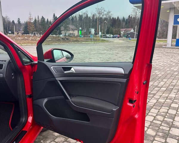 Красный Фольксваген Гольф, объемом двигателя 0 л и пробегом 198 тыс. км за 10500 $, фото 6 на Automoto.ua