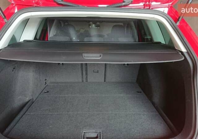 Красный Фольксваген Гольф, объемом двигателя 1.97 л и пробегом 273 тыс. км за 11900 $, фото 14 на Automoto.ua