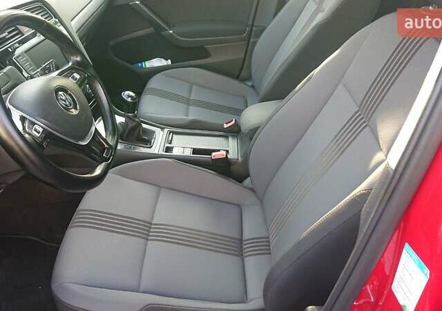 Красный Фольксваген Гольф, объемом двигателя 1.97 л и пробегом 273 тыс. км за 11900 $, фото 4 на Automoto.ua