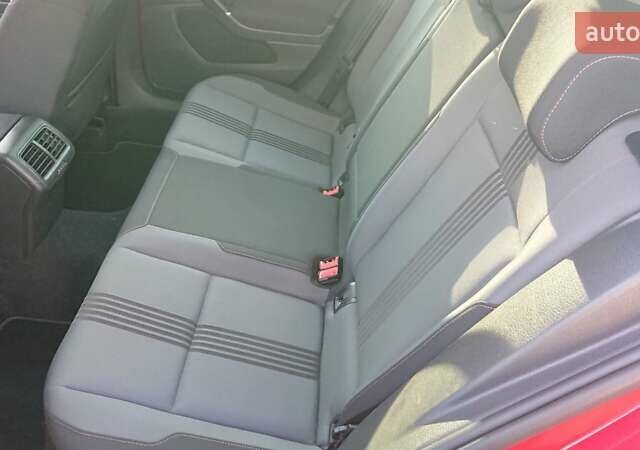 Красный Фольксваген Гольф, объемом двигателя 1.97 л и пробегом 273 тыс. км за 11900 $, фото 6 на Automoto.ua