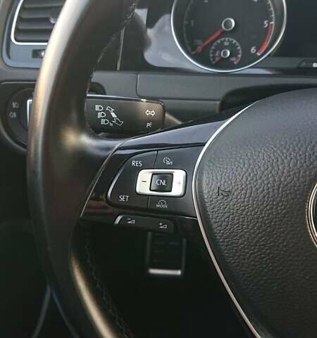 Красный Фольксваген Гольф, объемом двигателя 1.97 л и пробегом 273 тыс. км за 11900 $, фото 3 на Automoto.ua