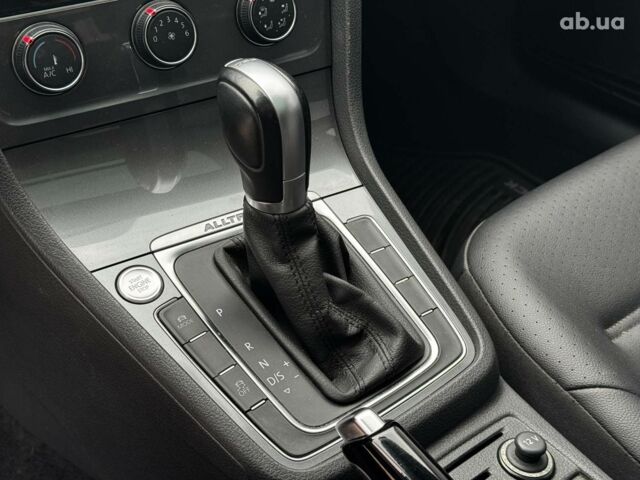 Красный Фольксваген Гольф, объемом двигателя 1.8 л и пробегом 133 тыс. км за 11980 $, фото 19 на Automoto.ua