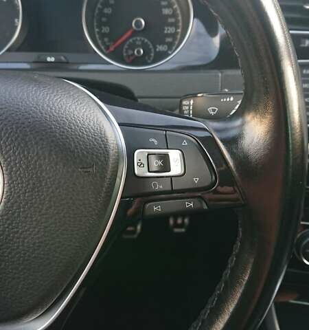 Красный Фольксваген Гольф, объемом двигателя 1.97 л и пробегом 273 тыс. км за 11900 $, фото 2 на Automoto.ua