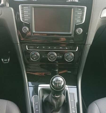 Красный Фольксваген Гольф, объемом двигателя 1.97 л и пробегом 273 тыс. км за 11900 $, фото 11 на Automoto.ua