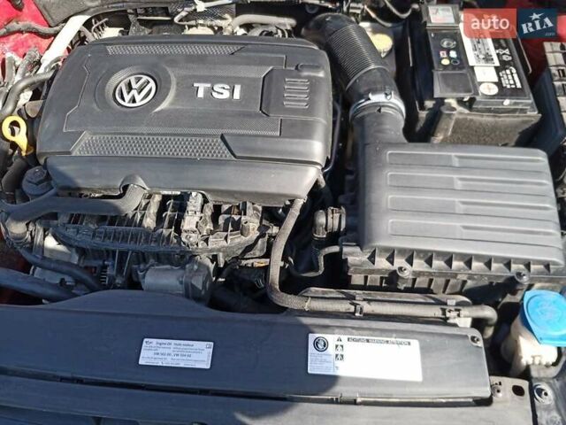 Красный Фольксваген Гольф, объемом двигателя 1.8 л и пробегом 33 тыс. км за 17400 $, фото 3 на Automoto.ua