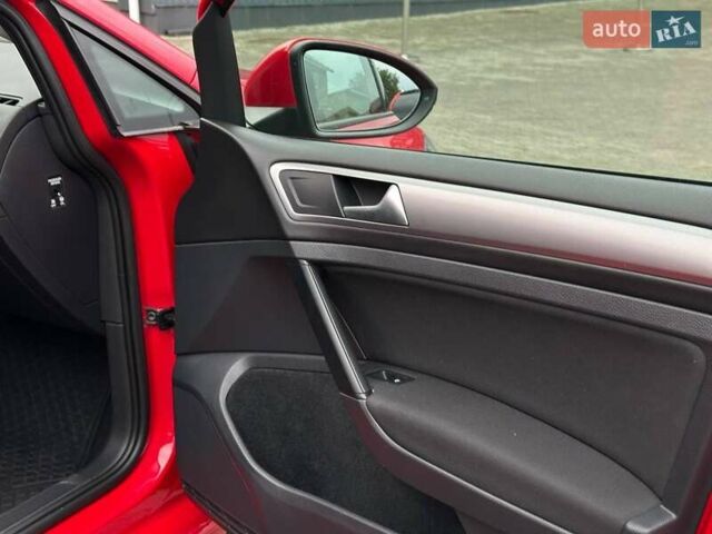 Красный Фольксваген Гольф, объемом двигателя 1.6 л и пробегом 233 тыс. км за 12700 $, фото 24 на Automoto.ua