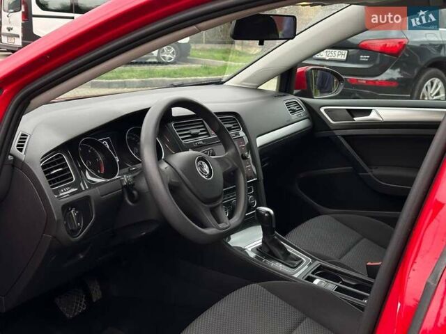 Красный Фольксваген Гольф, объемом двигателя 1.6 л и пробегом 233 тыс. км за 10500 $, фото 14 на Automoto.ua