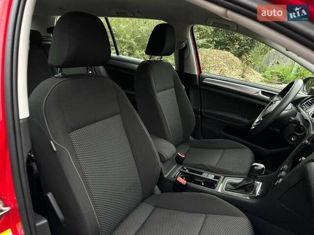 Красный Фольксваген Гольф, объемом двигателя 1.6 л и пробегом 233 тыс. км за 12700 $, фото 25 на Automoto.ua