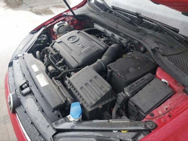 Красный Фольксваген Гольф, объемом двигателя 1.8 л и пробегом 180 тыс. км за 10300 $, фото 10 на Automoto.ua