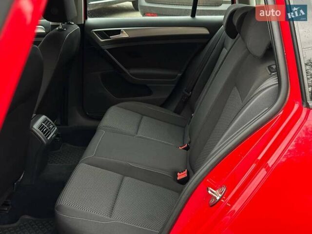 Красный Фольксваген Гольф, объемом двигателя 1.6 л и пробегом 233 тыс. км за 12700 $, фото 28 на Automoto.ua