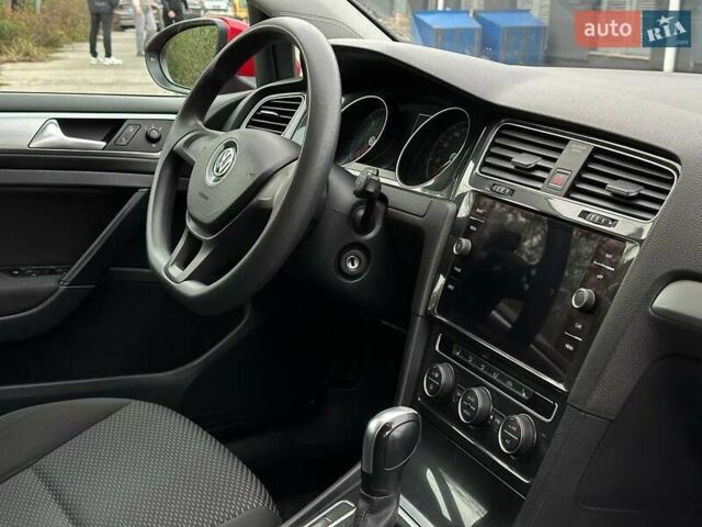 Красный Фольксваген Гольф, объемом двигателя 1.6 л и пробегом 233 тыс. км за 12700 $, фото 27 на Automoto.ua