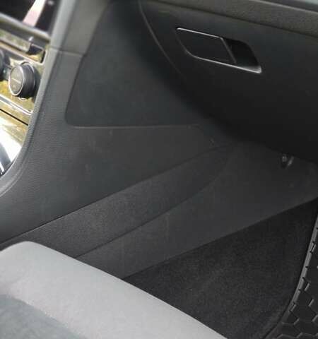 Красный Фольксваген Гольф, объемом двигателя 1.97 л и пробегом 248 тыс. км за 15900 $, фото 30 на Automoto.ua