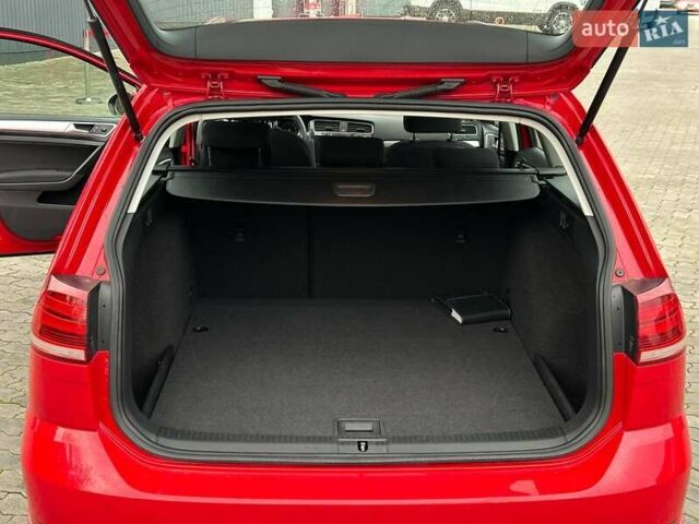 Красный Фольксваген Гольф, объемом двигателя 1.6 л и пробегом 233 тыс. км за 12700 $, фото 12 на Automoto.ua