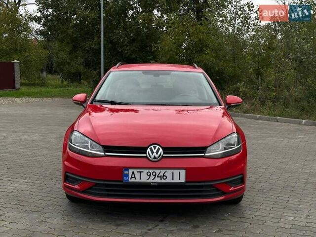 Красный Фольксваген Гольф, объемом двигателя 1.6 л и пробегом 233 тыс. км за 12700 $, фото 1 на Automoto.ua