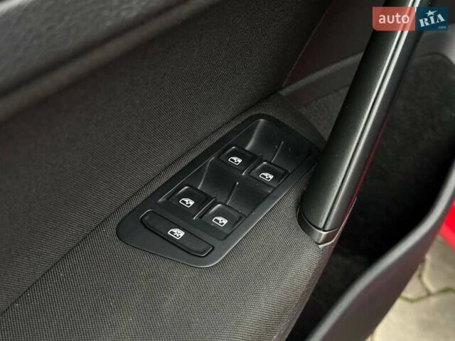 Красный Фольксваген Гольф, объемом двигателя 1.6 л и пробегом 233 тыс. км за 12700 $, фото 15 на Automoto.ua