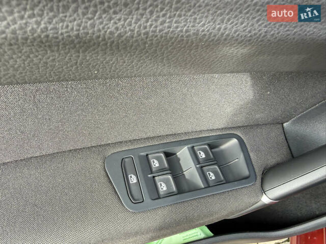 Красный Фольксваген Гольф, объемом двигателя 1.97 л и пробегом 105 тыс. км за 19800 $, фото 19 на Automoto.ua