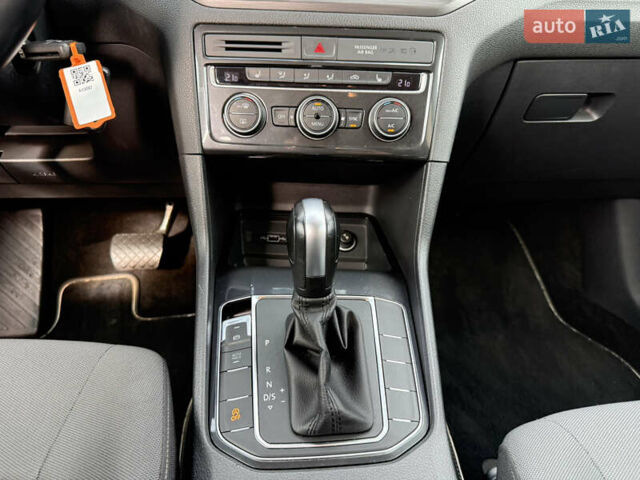 Красный Фольксваген Гольф, объемом двигателя 1.97 л и пробегом 105 тыс. км за 19800 $, фото 14 на Automoto.ua