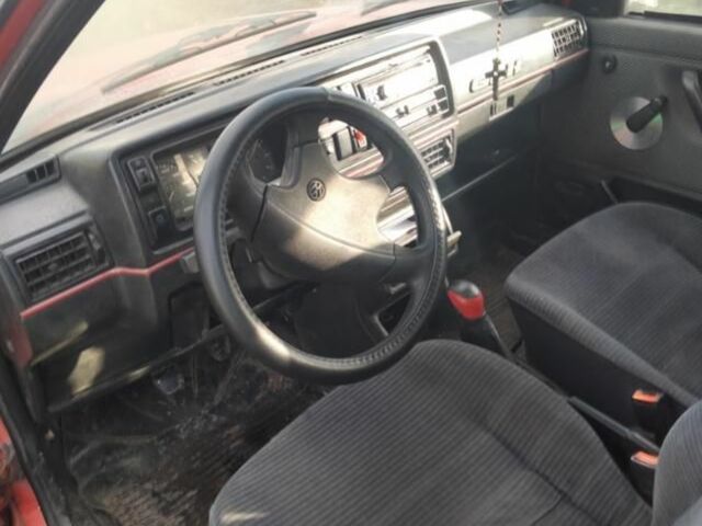 Красный Фольксваген Гольф, объемом двигателя 1.6 л и пробегом 250 тыс. км за 1000 $, фото 3 на Automoto.ua