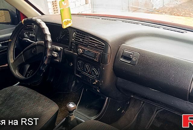 Фольксваген Гольф 1994 в Чернигове на Automoto.ua Фольксваген Гольф, объемом двигателя 1.6 л и пробегом 300 тыс. км за 1600 $, фото 4 на Automoto.ua