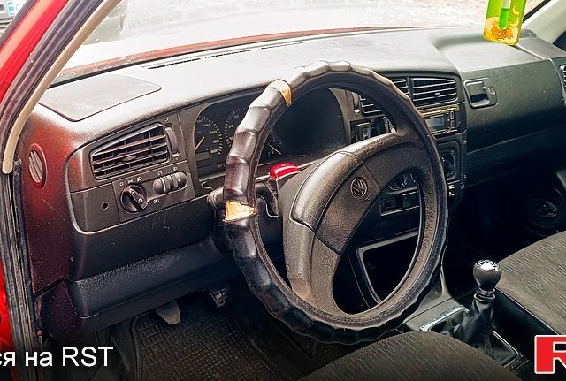 Фольксваген Гольф 1994 в Чернигове на Automoto.ua Фольксваген Гольф, объемом двигателя 1.6 л и пробегом 300 тыс. км за 1600 $, фото 5 на Automoto.ua
