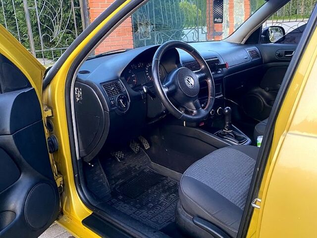 Фольксваген Гольф, объемом двигателя 1.6 л и пробегом 300 тыс. км за 3500 $, фото 2 на Automoto.ua