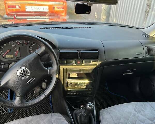 Фольксваген Гольф, объемом двигателя 1.6 л и пробегом 320 тыс. км за 5400 $, фото 1 на Automoto.ua