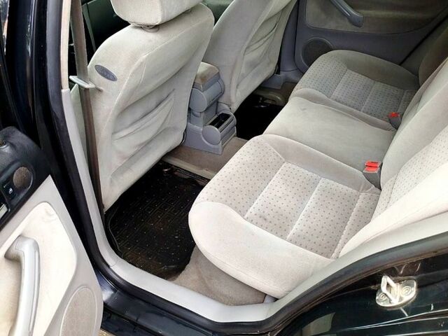 Фольксваген Гольф, об'ємом двигуна 1.6 л та пробігом 375 тис. км за 2150 $, фото 1 на Automoto.ua