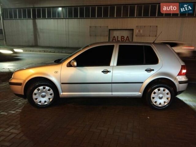 Фольксваген Гольф, объемом двигателя 1.6 л и пробегом 334 тыс. км за 4200 $, фото 2 на Automoto.ua