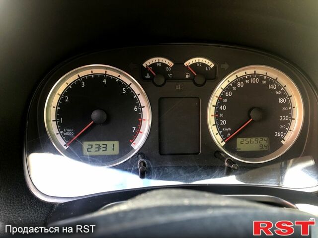 Фольксваген Гольф, объемом двигателя 1.6 л и пробегом 232 тыс. км за 3800 $, фото 4 на Automoto.ua