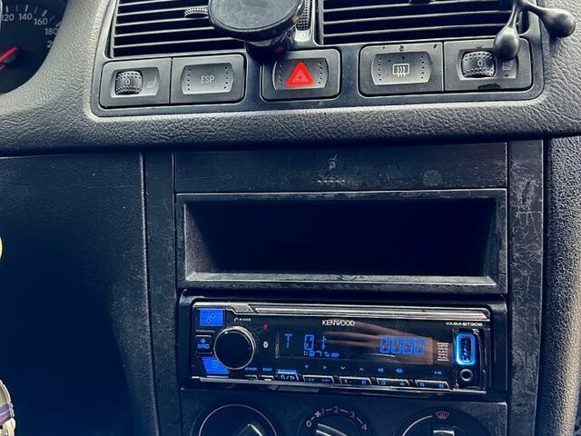 Фольксваген Гольф, объемом двигателя 1.6 л и пробегом 239 тыс. км за 4399 $, фото 3 на Automoto.ua