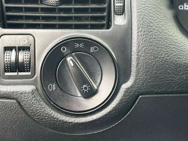 Фольксваген Гольф, объемом двигателя 1.6 л и пробегом 287 тыс. км за 4500 $, фото 12 на Automoto.ua