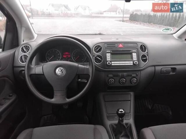 Фольксваген Гольф, объемом двигателя 1.6 л и пробегом 210 тыс. км за 4900 $, фото 3 на Automoto.ua
