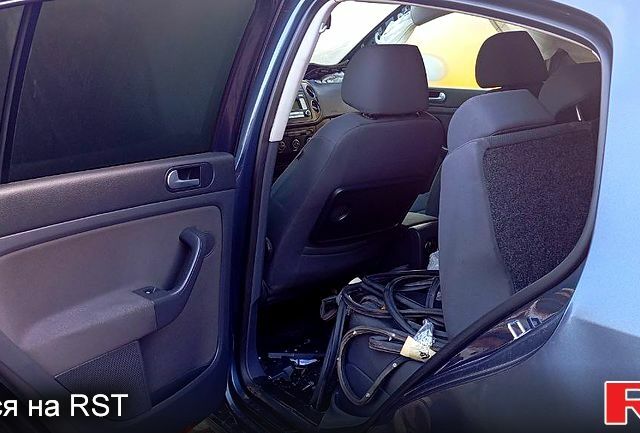 Фольксваген Гольф, об'ємом двигуна 1.4 л та пробігом 300 тис. км за 2000 $, фото 7 на Automoto.ua