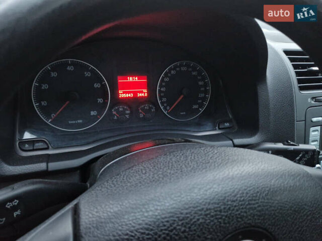 Фольксваген Гольф, объемом двигателя 1.6 л и пробегом 206 тыс. км за 5850 $, фото 7 на Automoto.ua