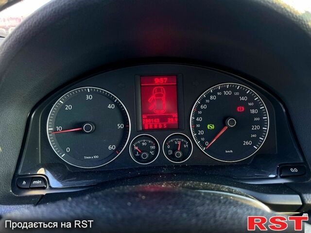 Фольксваген Гольф, объемом двигателя 2 л и пробегом 290 тыс. км за 7200 $, фото 10 на Automoto.ua